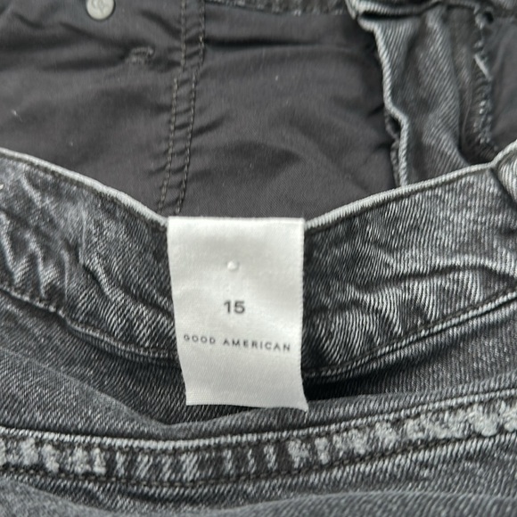 NWT good American Good 90s short dark gray black raw hem size 15 plus - Picture 6 of 6